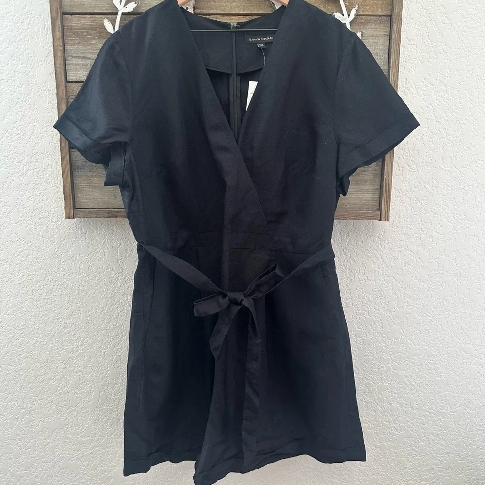 Banana Republic Black V-Neck‎ Tie-Waist Linen blend Romper size 20 NWT